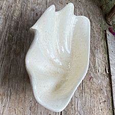 Vintage 1970s California pottery cream speckled clam trinket dish picture