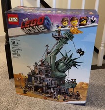 LEGO Movie 2 Apocalypseburg 70840 3,178 Pieces Large Display Building Set SEALED picture