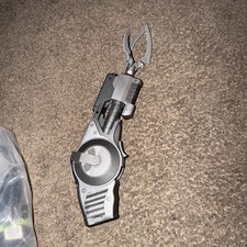 NECA Official DC Batman Arkham Origins Replica Prop Grapnel Launcher Read picture