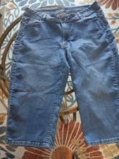 RIDERS BY LEE WOMEN'S BLUE JEAN CAPRIS , STRETCH WAIST IN SIZE 18M picture