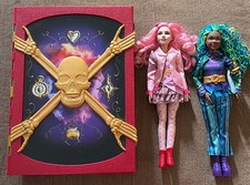 Disney Descendants: The Rise of Red, The Sorcerer's Cookbook + 2 dolls picture