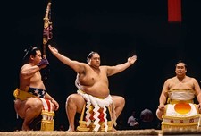 Akebono Taro born in Hawaii as Chad Rowan performs a ritual prior - Old Photo picture