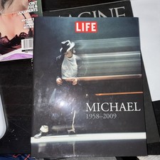 MICHAEL JACKSON COMMEMORATIVE BOOK LIFE  & PEOPLE BOOK AND MAGAZINE picture