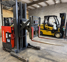 Raymond Reach Electric Forklift, 3k EASI R30TT, 4176 Hour, great condition picture