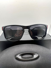 Oakley Men’s Square Sunglasses Black Plastic Frame Gray Mirrored Lenses Case picture