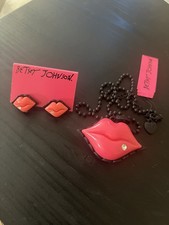 Betsey Johnson 2 Piece First Date Earrings Necklace Set Rare- 15 picture