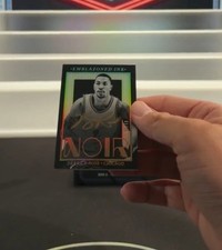 2025-26 Panini Noir Emblazoned Ink /49 Derrick Rose Gold Ink On Card Auto picture