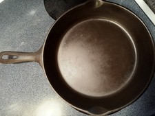 Wagner unmarked number 8 cast iron skillet picture