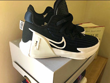 Nike LeBron Witness Boys Mid Top Basketball Sneakers US 11 DD0424-002 picture