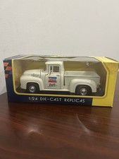 Motor Max 1956 Ford Pickup Pathmark 1:24 Scale Die Cast White picture