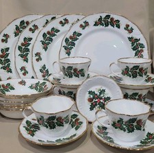 Queen's Rosina Bone China YULETIDE Tea Set w/Dinner Plates (23 pc) England Mint  picture