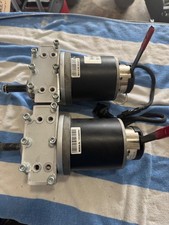 Merits P327 Vision Super Heavy Duty Power Wheelchair motors picture