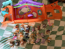 Hasbro Littlest Pet Shop Playset House w/ LPS Cat Figures Lot picture