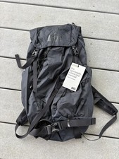 REI Co-Op Flash 22 black lightweight DayPack Hiking picture
