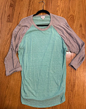LuLaRoe Women’s Plus 2XL Green Gray Solid crew Neck 3/4 Sleeve T-Shirt Randy picture