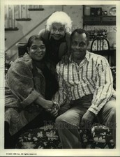 1990 Press Photo Actor Roger E. Mosley with Actresses in 