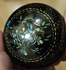Vintage Japanese Raden Takaoka Lacquer incense box, iridescent inlay picture