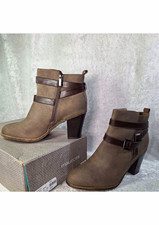 Maurices Joslyn Women's Brown Faux Leather Ankle Boots Round Toe Zip 6.5 M picture