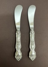 La Reine Wallace Pair of  Butter Spreaders Paddle Blade Hollow Handle NM 6 1/4