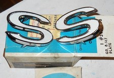 NOS 1969-72 Chevrolet Chevelle SS Fender Emblem picture