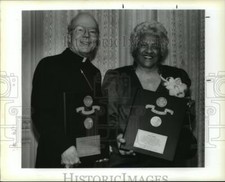 1990 Press Photo Archbishop Francis Schulte and Leah Chase receive Awards picture