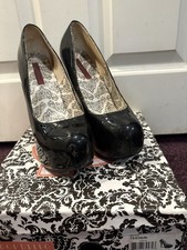 Well Loved Pleasers Size 8 picture