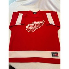 Vintage Logo Athletic Detroit Red Wings Yzerman 19 Jersey Mens XL Red NHL 701LA picture